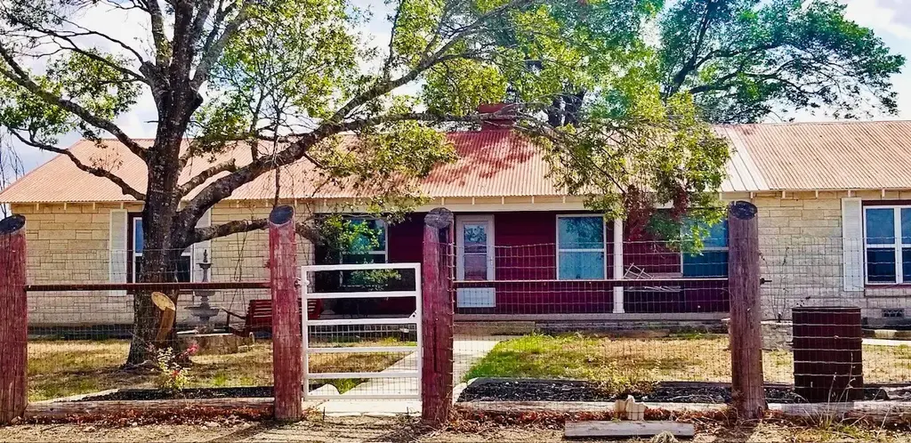 12300 Fm 1105, Bartlett