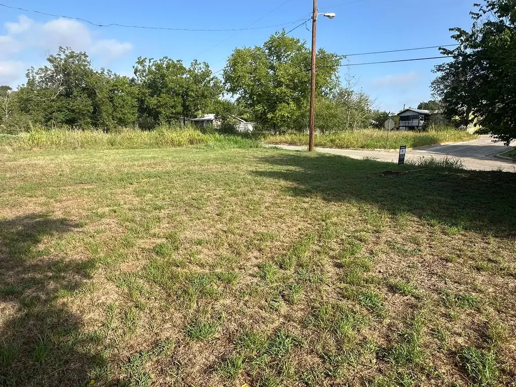 111 Martin Street, Luling