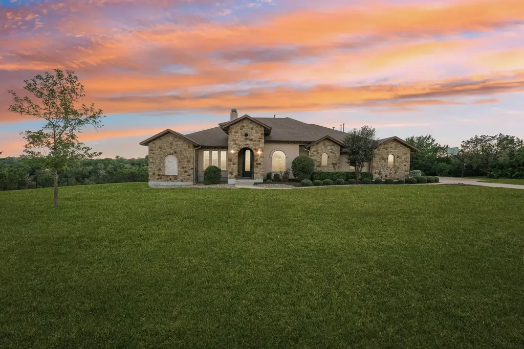 1104 Squaw Valley, Leander