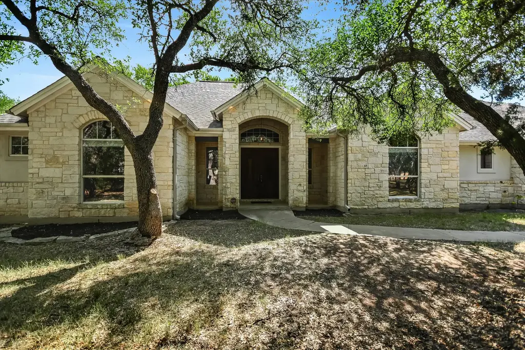 112 Twin Saddles Lane, Dripping Springs