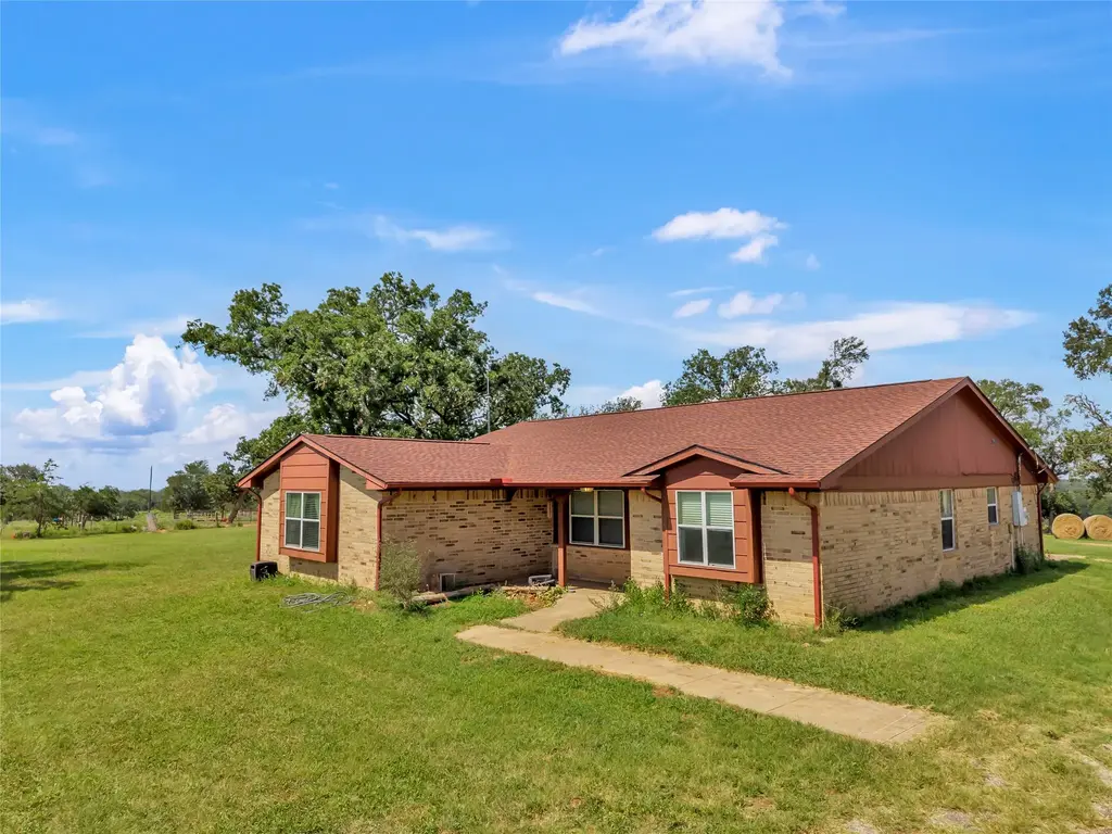 1080 League Line Road, Paige