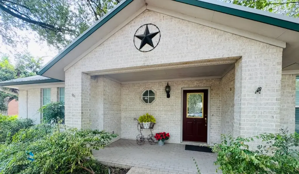 608 Mogonye Lane, Elgin