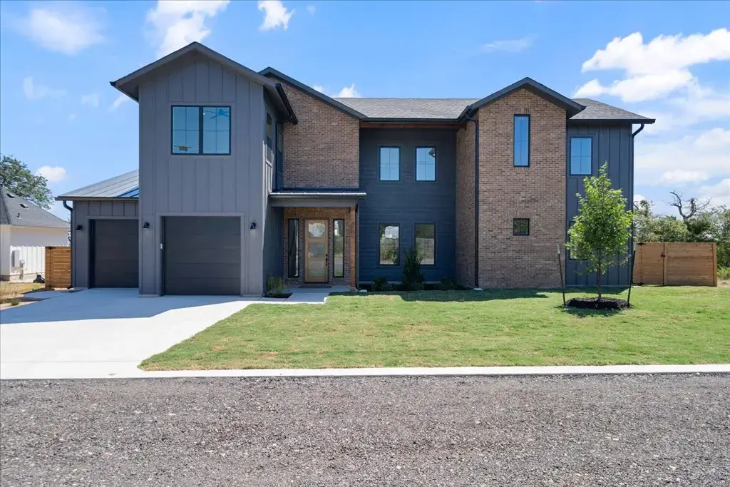 8609 Nina Lane, Jonestown
