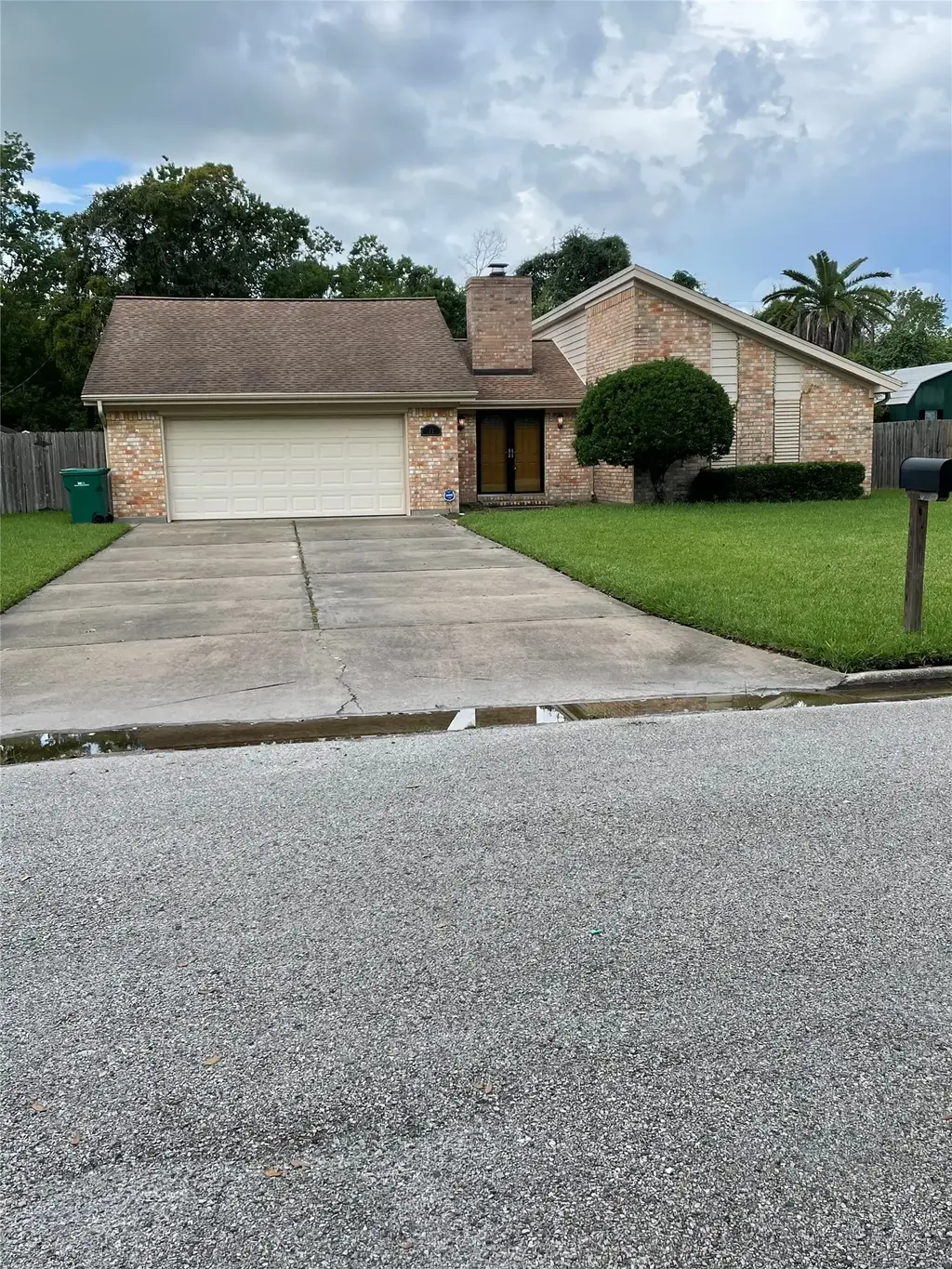11 N Heights Drive, La Marque