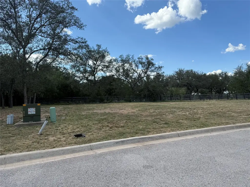 2432 Bruin Drive 35, Spicewood