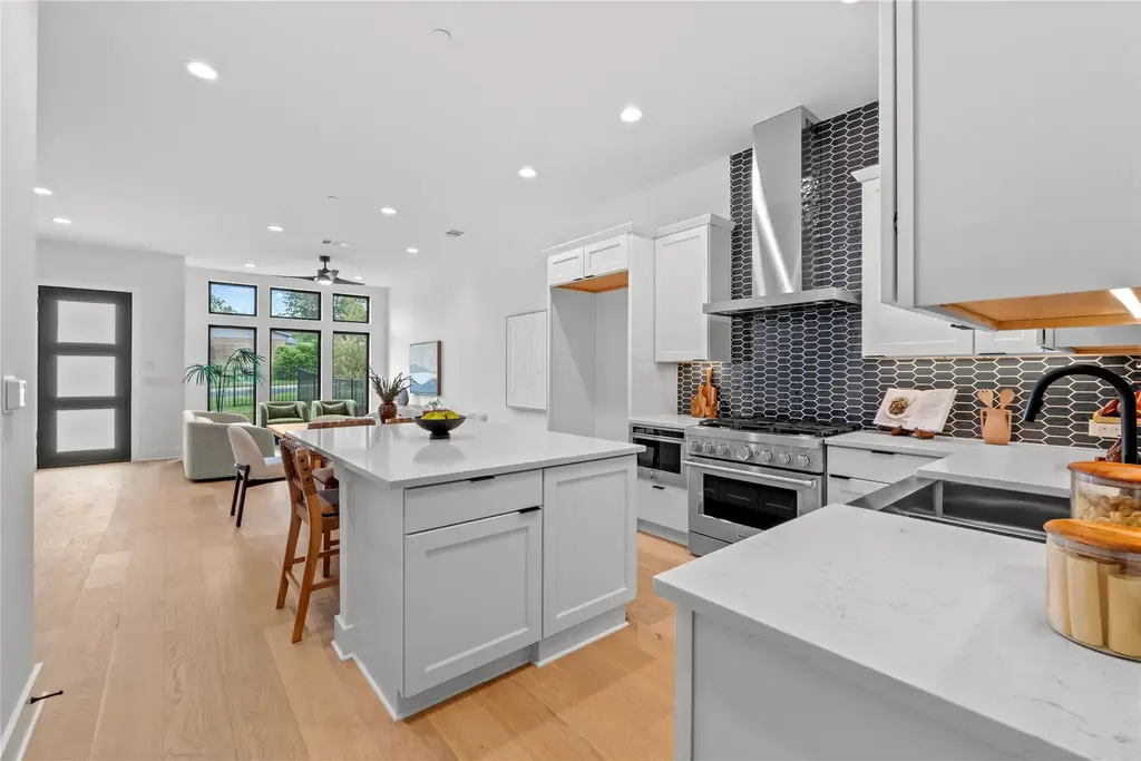 2707 Dulce Lane 7, Austin