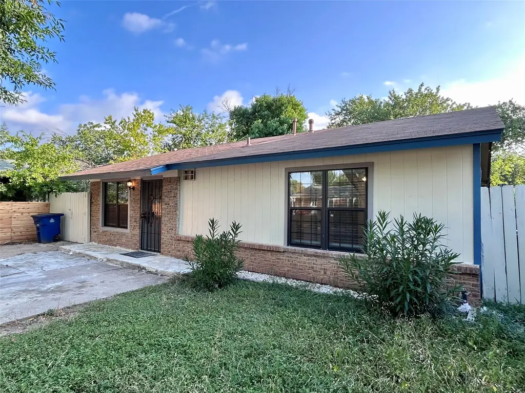 6200 Palm Circle, Austin