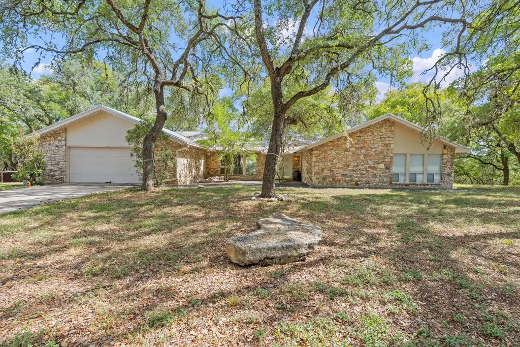110 Hillsedge Road, Wimberley