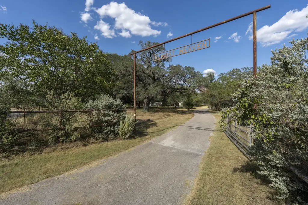 740 Coyote Run, New Braunfels
