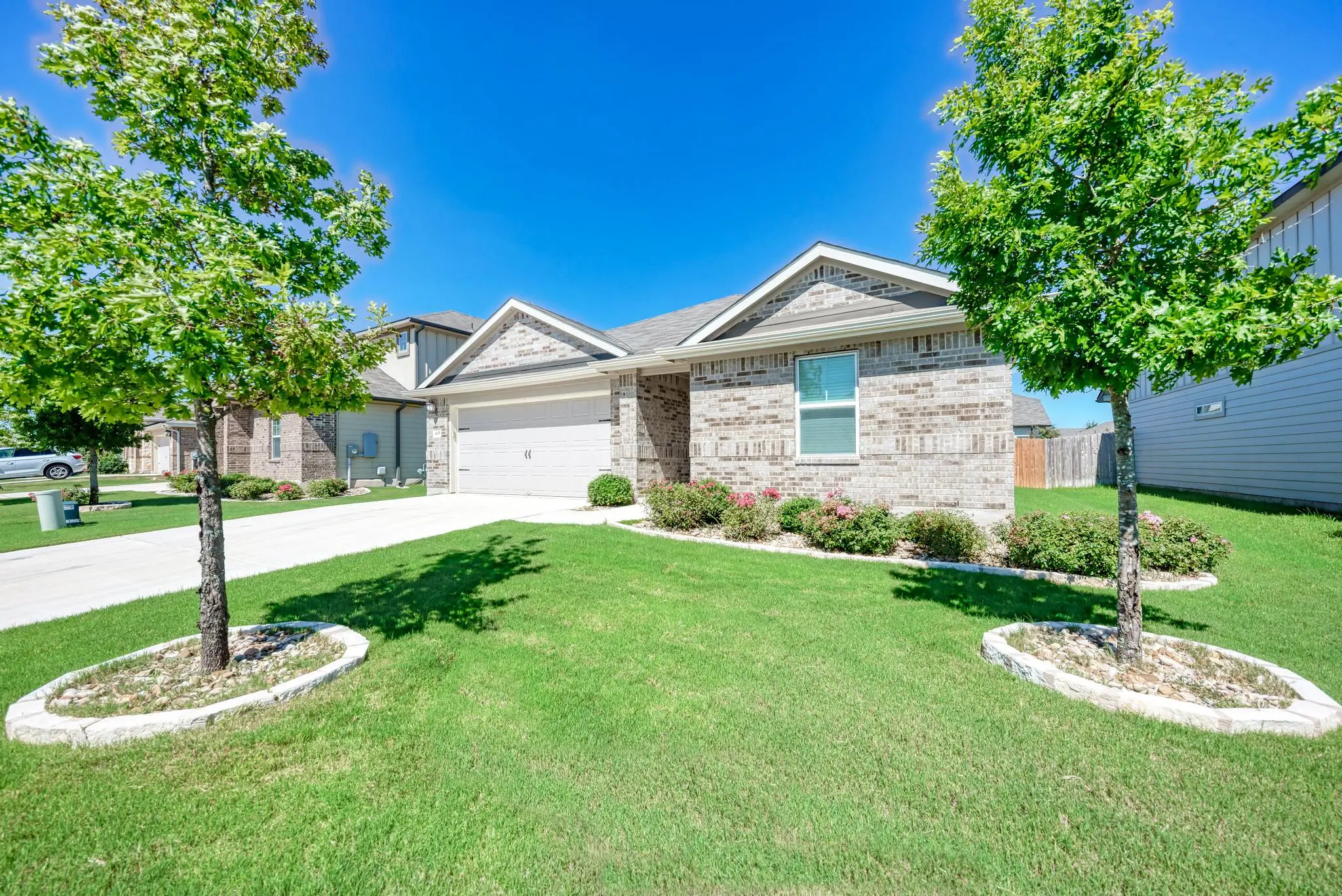 Photo of Listing #5891083