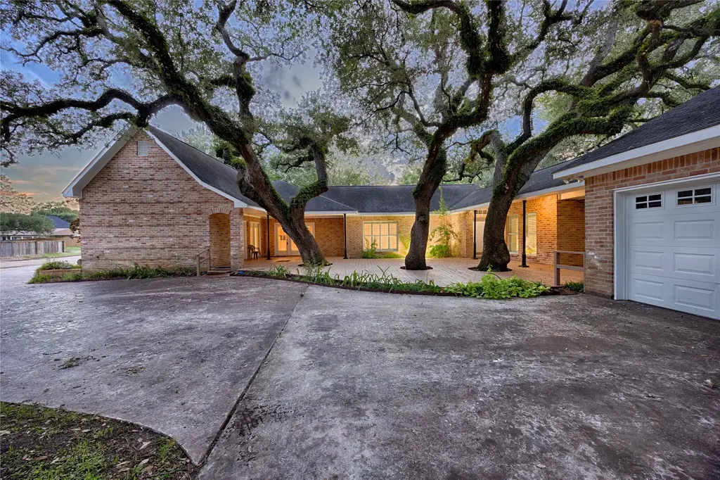 102 Creek Bend Lane, Columbus