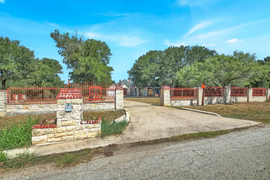 230 Heritage Oaks Drive, Cedar Creek