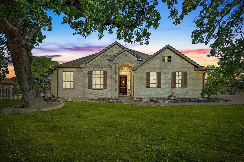 577 Shelf Rock Road, Driftwood
