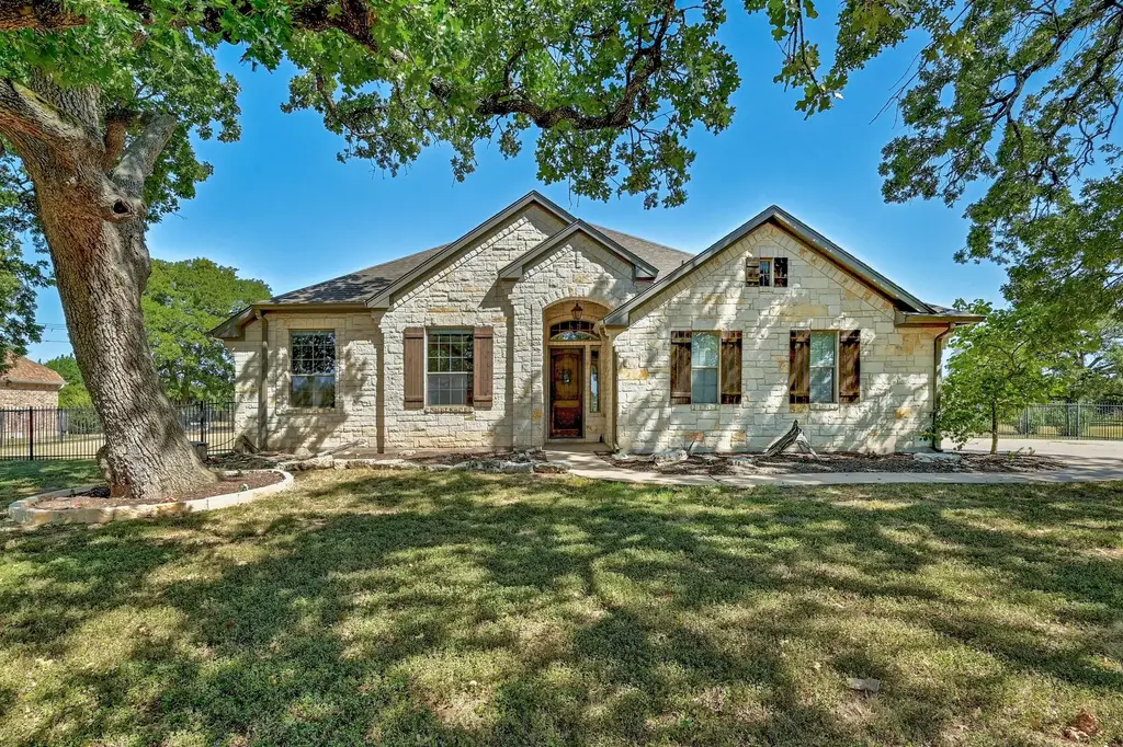 577 Shelf Rock Road, Driftwood