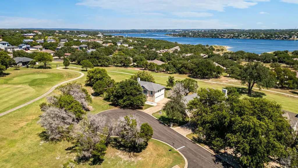 18682 Champions Circle, Lago Vista