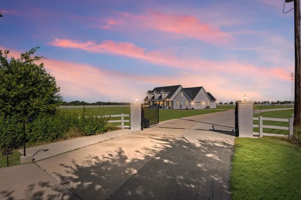821 Silent Valley Road, Lockhart