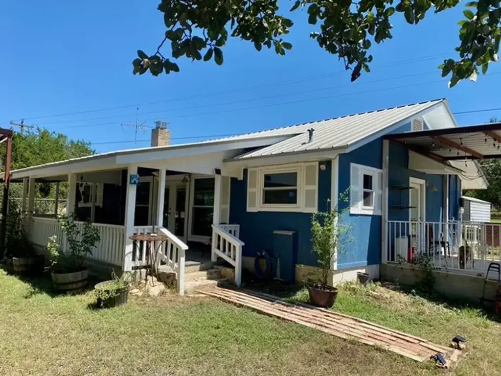 403 Kruse Loop, Lakehills