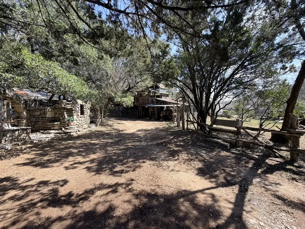 207 Hub Drive, Wimberley