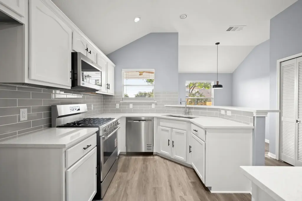 14303 Cummins Way, Manor