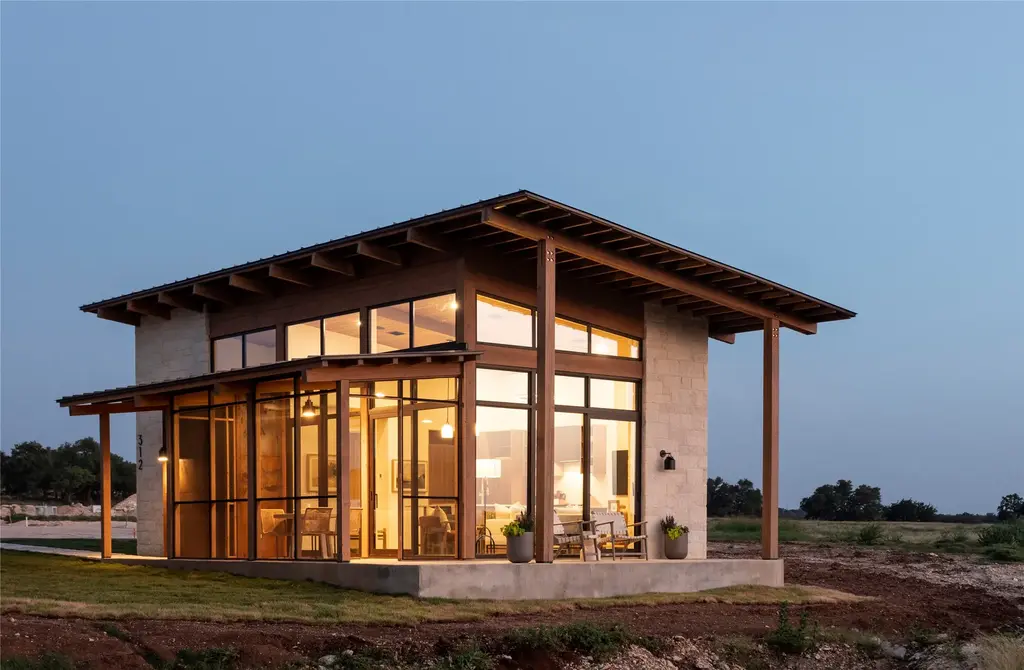 9361 W Us Highway 290 106, Hye