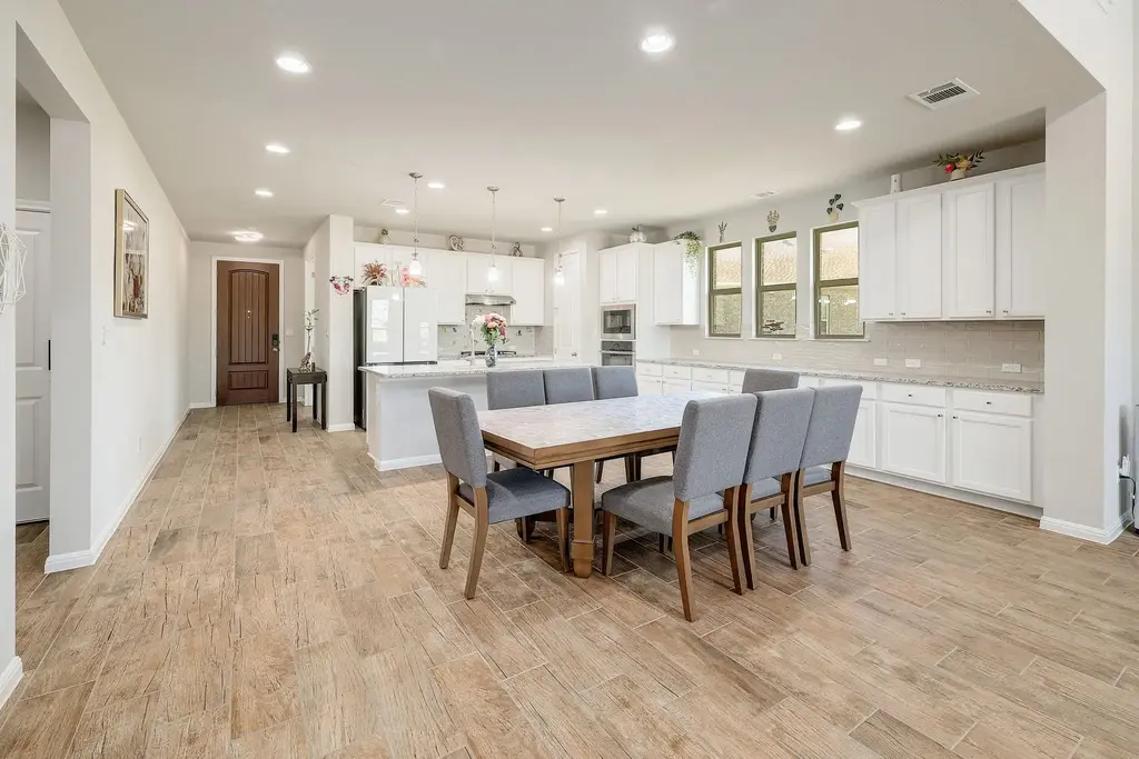 1136 Almeria Bend, Leander