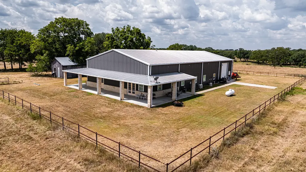 258 Private Road 2006, Schulenburg