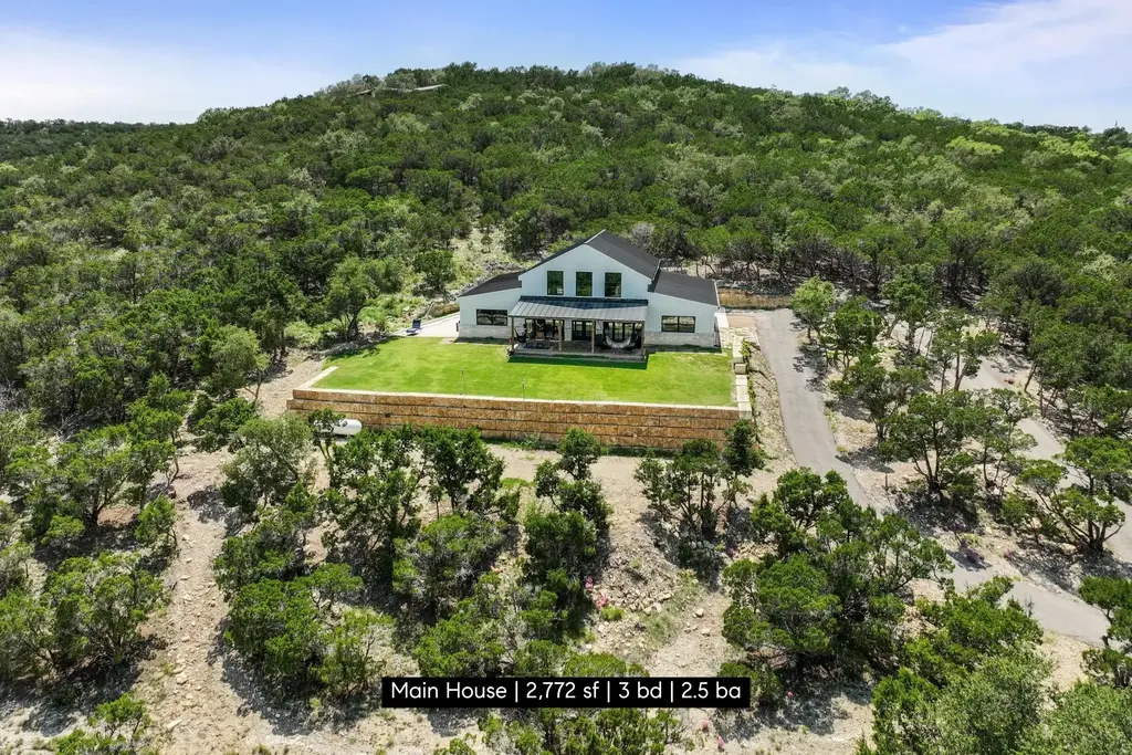 11104 Trails End Road, Leander