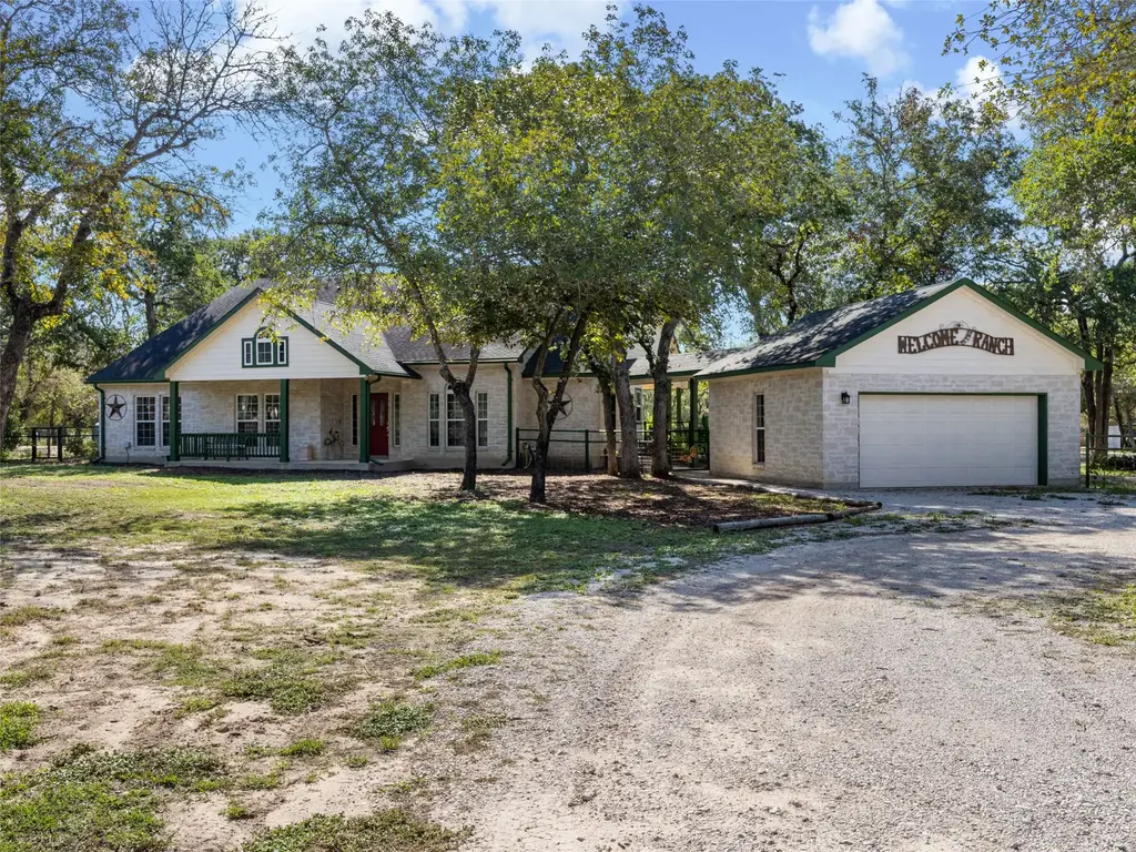 1010 Wild Flower, Floresville