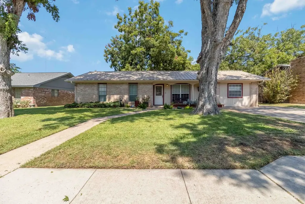 105 Jones Street, Bastrop