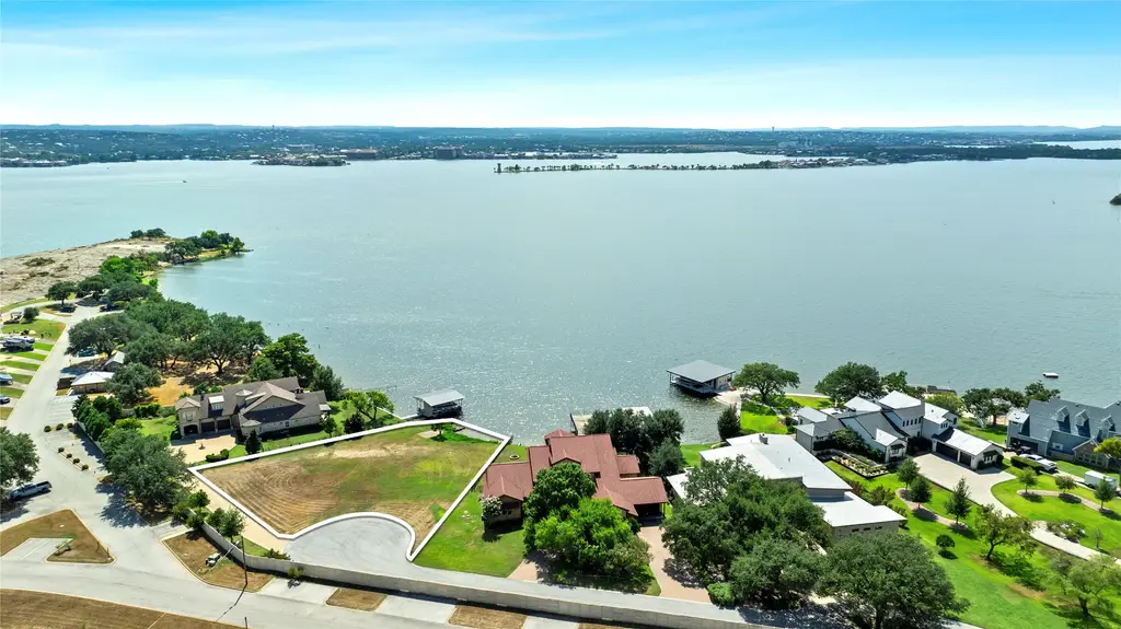 207 Wilderness Drive E, Marble Falls