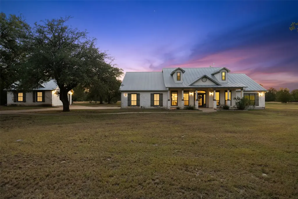 501 East Trail, Spicewood