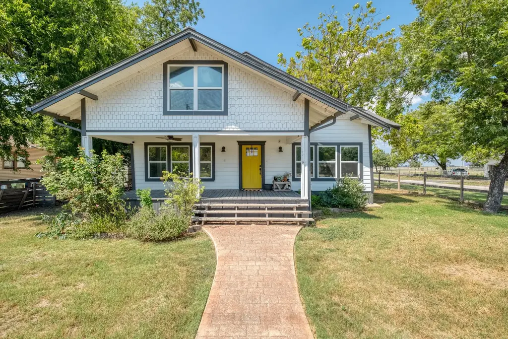 107 N Brazos Street, Granger