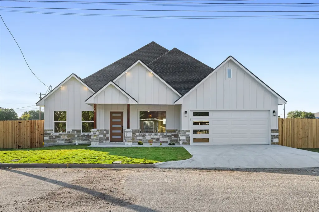 340 Cactus Street, Giddings