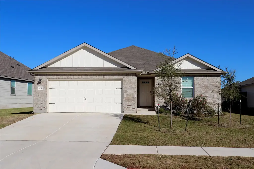 105 Sarnella Way, Hutto