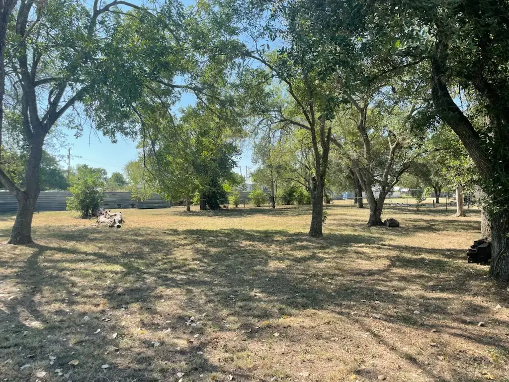 1125 San Marcos Highway, Luling