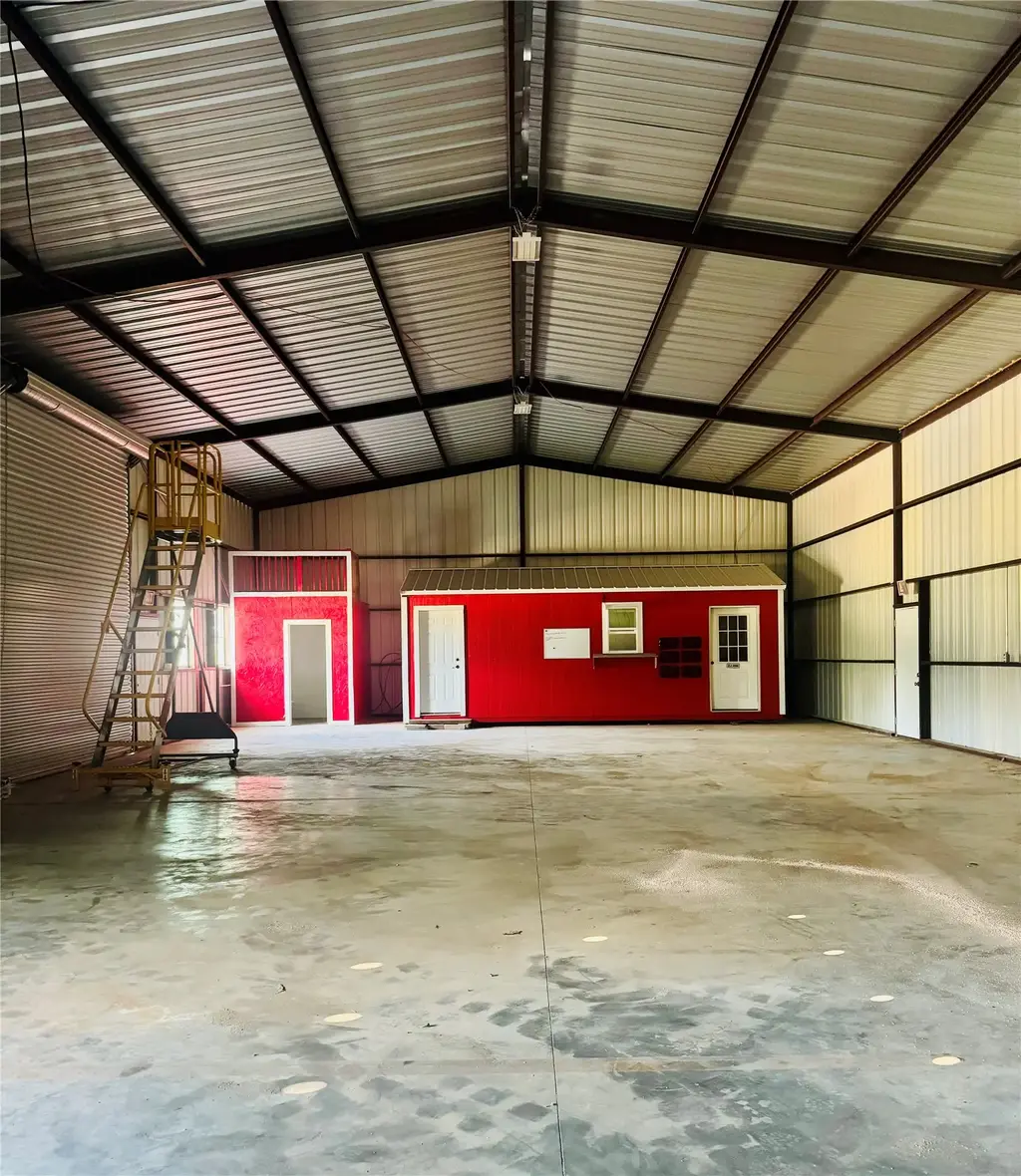 12500 S Us Hwy 183 F, Luling