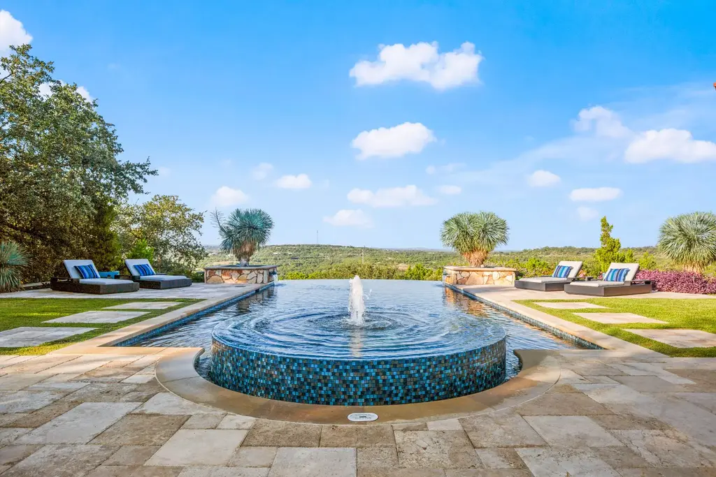 1832 Windy Walk Cove, Spicewood