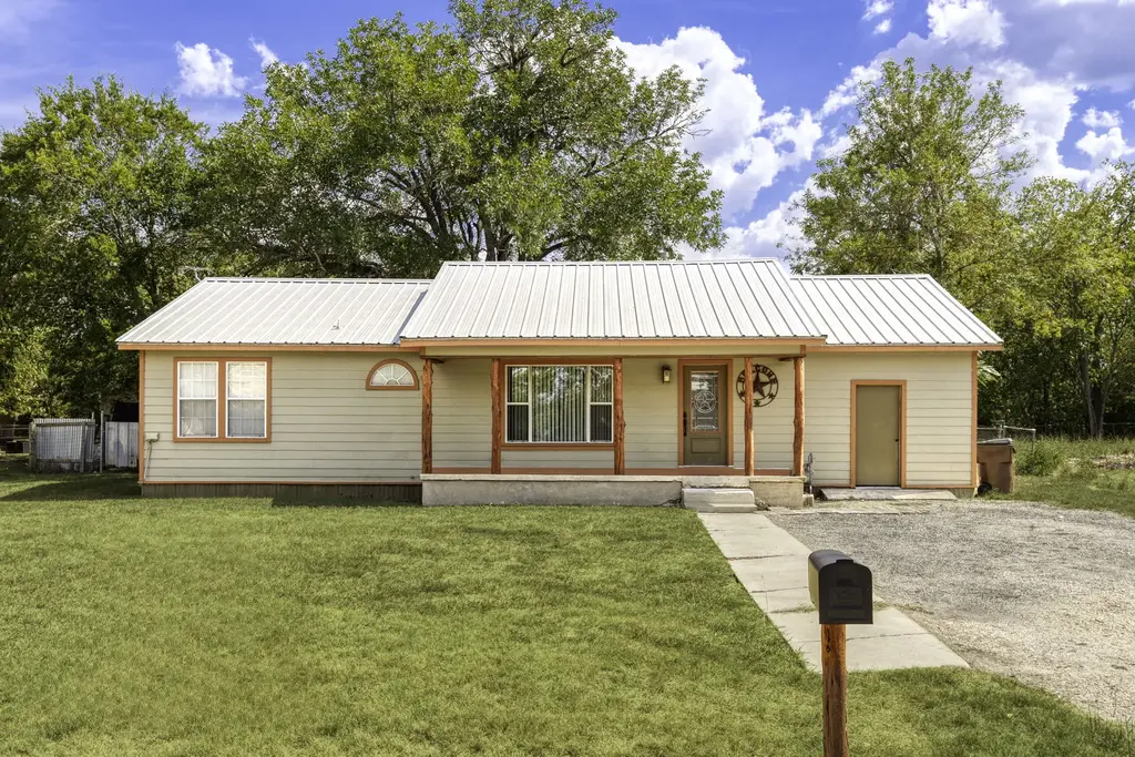 924 W Live Oak Street, Lockhart