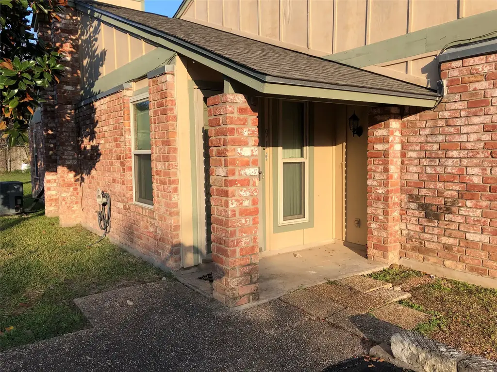 914 W Meadowmere Lane, Austin