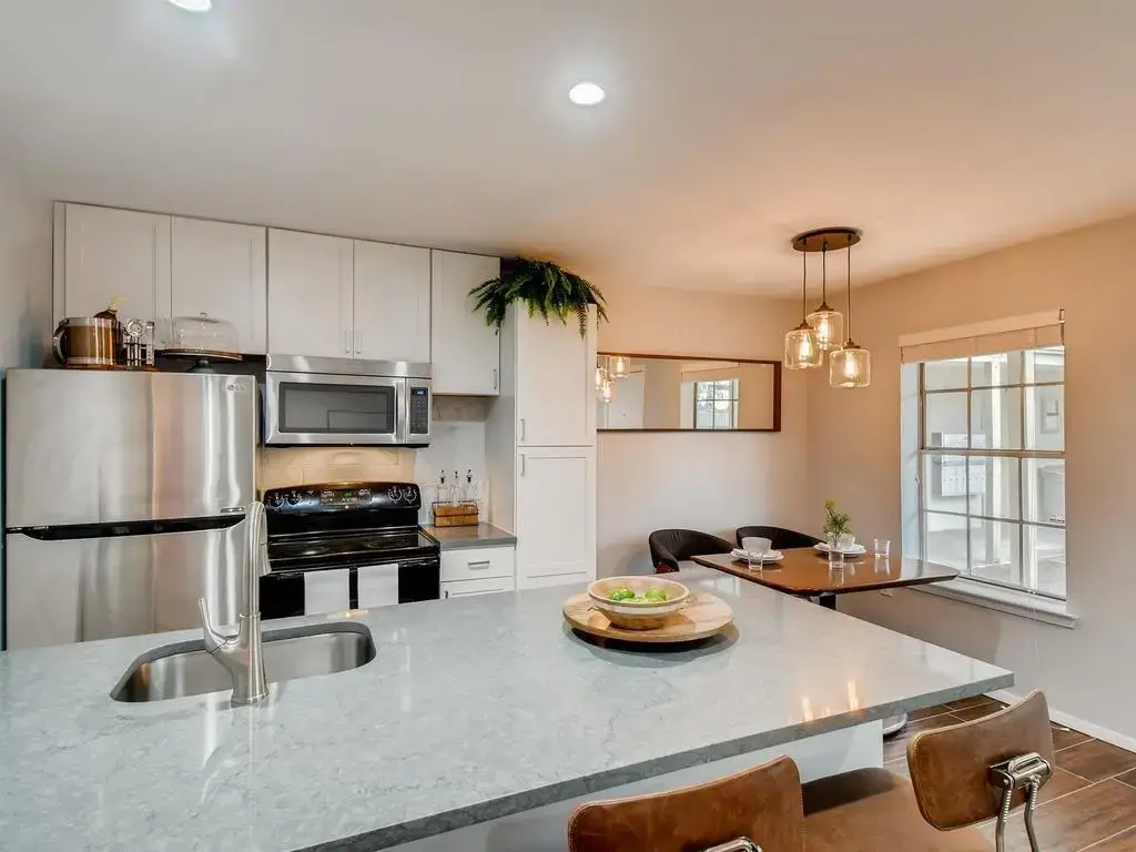 910 Duncan Lane 16, Austin