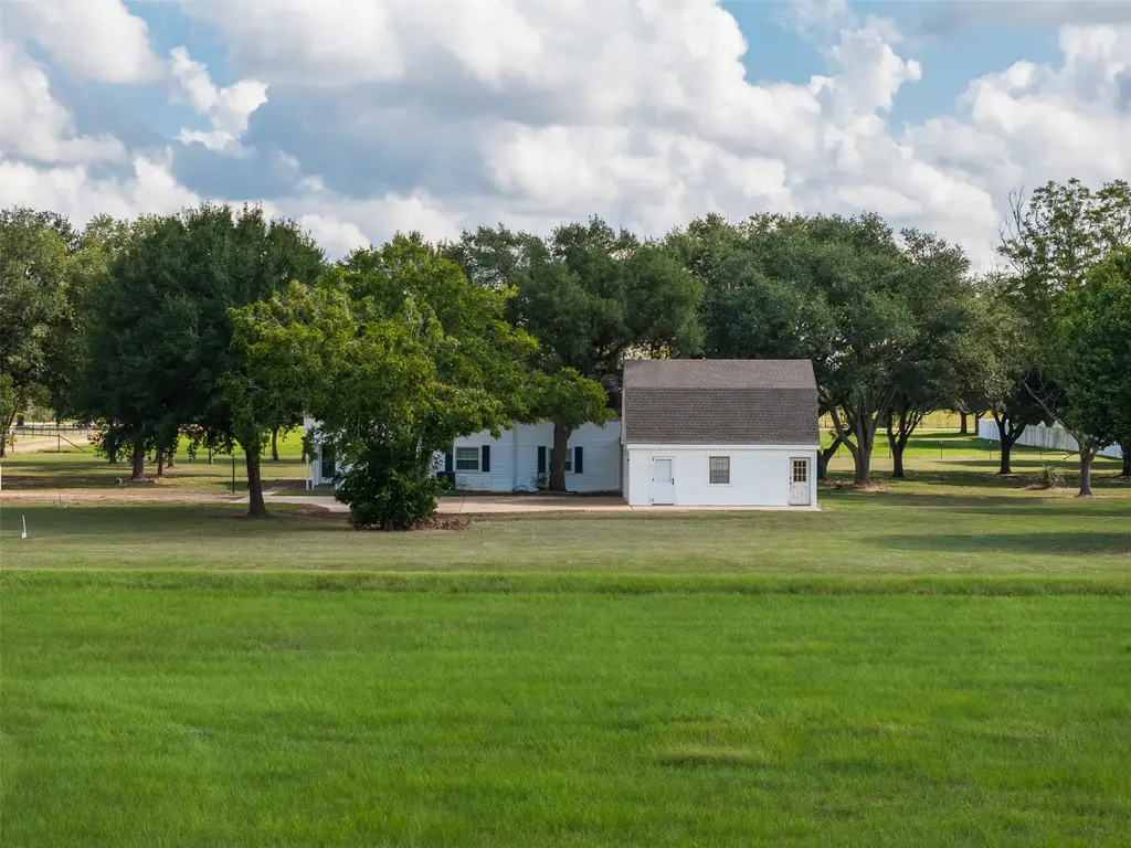 1713 Woody Lane, Sealy