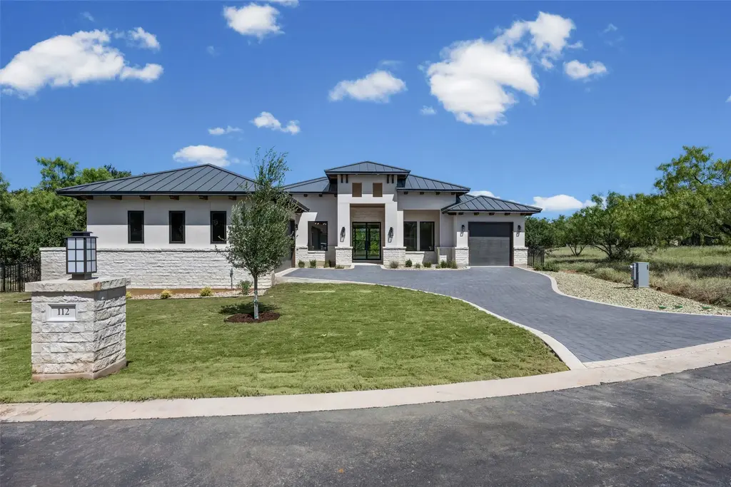 112 Winchester, Horseshoe Bay
