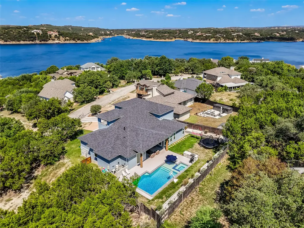 233 Lakefront Drive, Point Venture