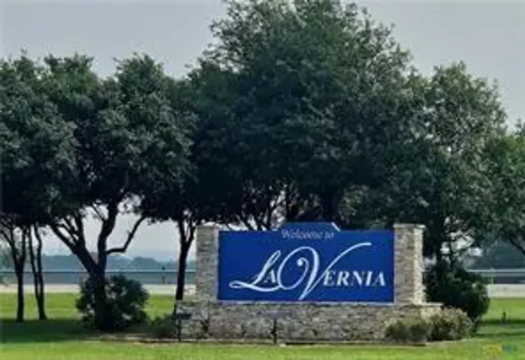 113 Micah Point B, La Vernia