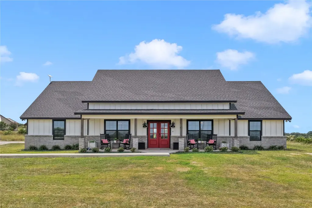 709 Three Creeks Drive, Bertram