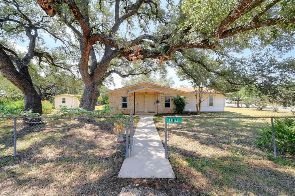 817 (nw 1/4) 9th Street, Blanco