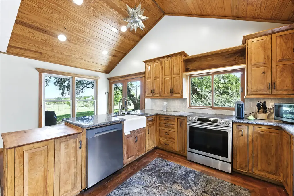 190 Carol Ann Drive, Austin