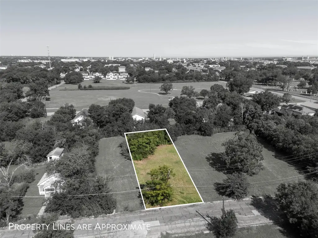 805 Benton Drive, Waco