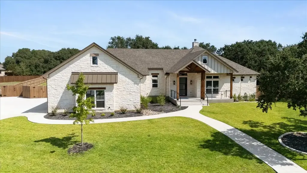 8439 Spring Creek Loop, Salado