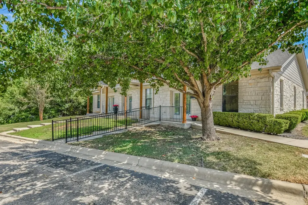 3000 Joe Dimaggio Boulevard 39, Round Rock